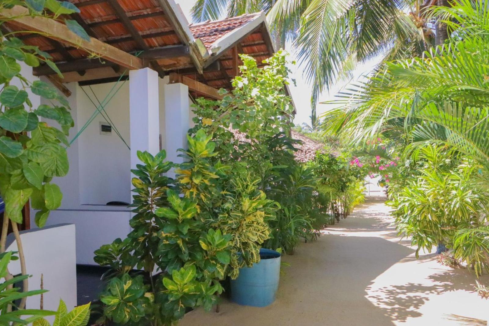 Lucky Bay Hotel Arugam Bay Exterior photo